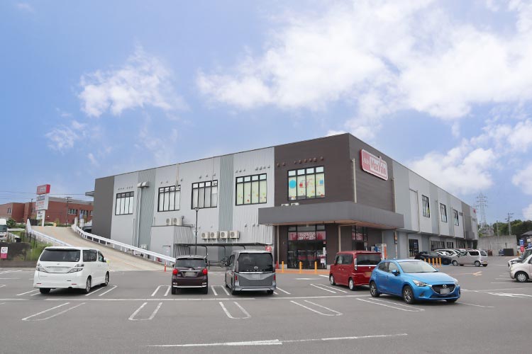 マックスバリュ共同駐車場185台